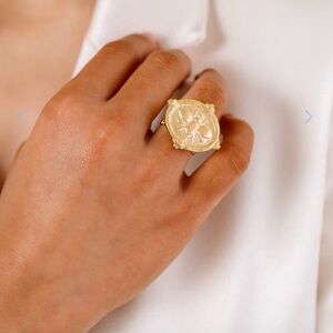 Elegant Gold Women's Ring